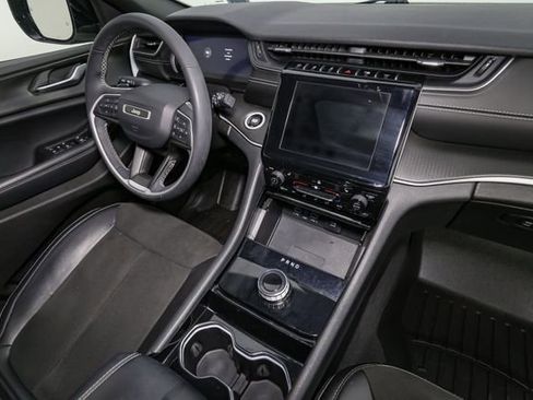 Used 2023 Jeep Grand Cherokee Altitude AWD/4WD image 19