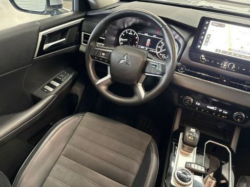 Used 2025 Mitsubishi Outlander SE FWD image 20