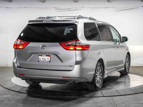 Certified 2020 Toyota Sienna XLE w/ XLE Navigation Package FWD image 4