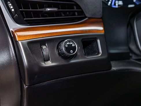 Used 2020 Cadillac Escalade 2WD image 16