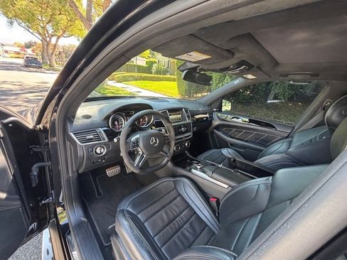 Used 2015 Mercedes-Benz ML 63 AMG 4MATIC w/ AMG Performance Package image 33