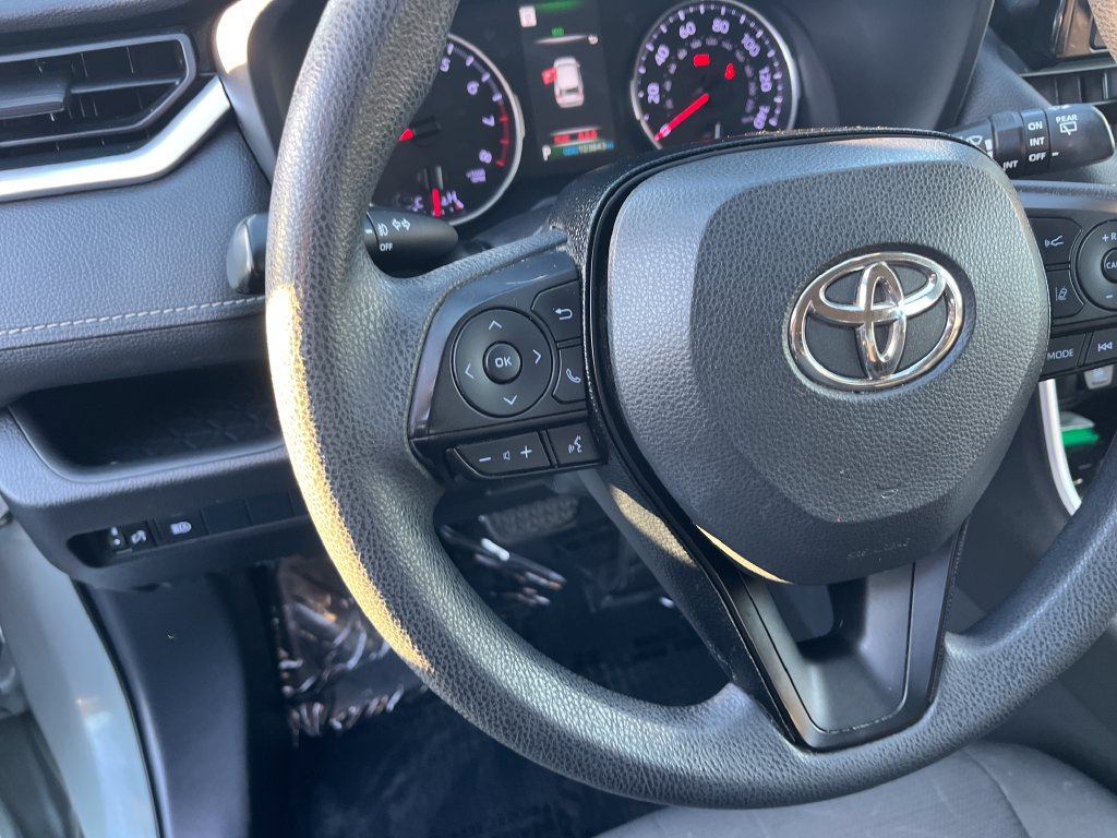 Used 2019 Toyota RAV4 XLE w/ Convenience Package FWD image 32