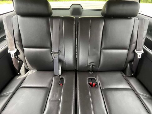 Used 2010 Cadillac Escalade ESV Luxury AWD/4WD image 37