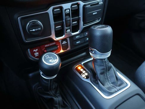 Used 2025 Jeep Gladiator Sport image 15