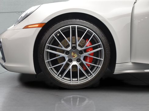 Used 2023 Porsche 911 Carrera S RWD image 35