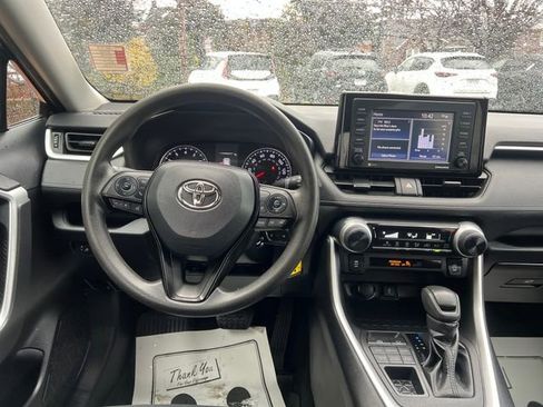 Used 2022 Toyota RAV4 LE image 16