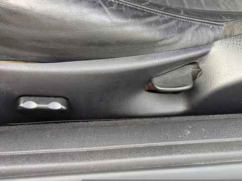 Used 2003 Ford Thunderbird image 17