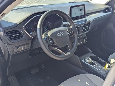 Used 2022 Ford Escape SE w/ SE Sport Appearance Package image 9