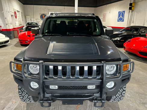 Used 2009 HUMMER H3T image 9