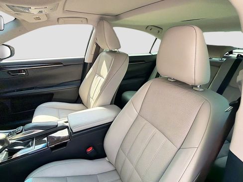 Used 2016 Lexus ES 350 w/ Luxury Package w/Wood Trim FWD image 18