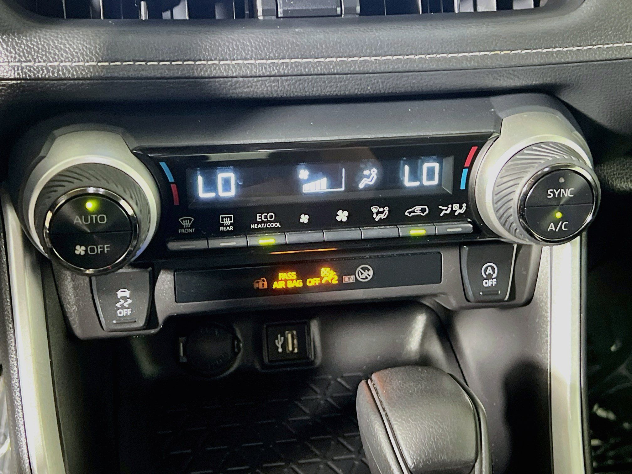 Used 2025 Toyota RAV4 XLE FWD image 26