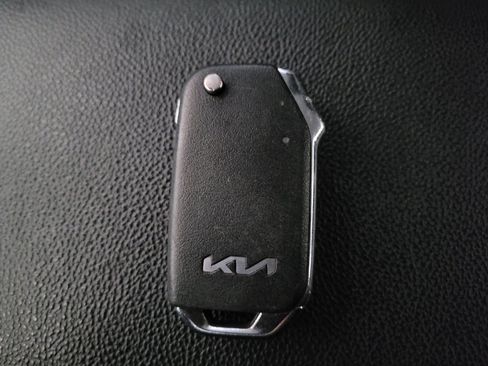 Used 2022 Kia Forte LXS FWD image 32