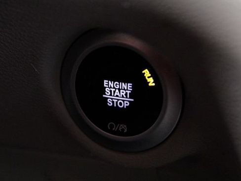 Used 2024 Chrysler Pacifica Touring-L image 34