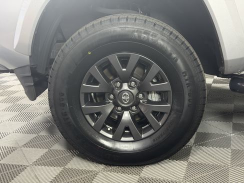 Used 2022 Toyota Tacoma SR5 w/ Technology Package RWD image 11