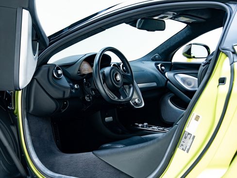 Used 2023 McLaren GT RWD image 29