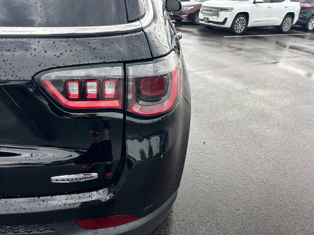 Used 2022 Jeep Compass Latitude w/ Sun and Sound Group FWD image 8