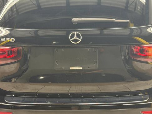 Used 2020 Mercedes-Benz GLB 250 w/ Premium Package image 11