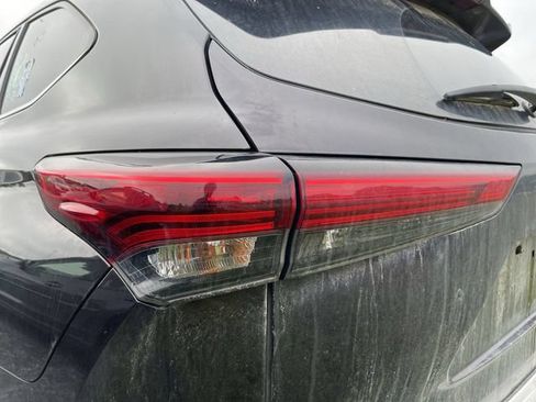 Certified 2021 Toyota Highlander LE AWD/4WD image 11