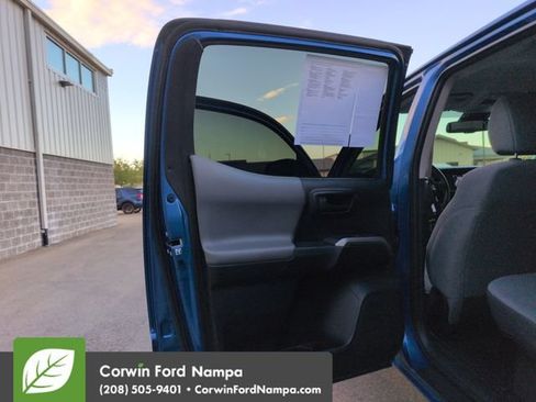 Used 2018 Toyota Tacoma SR5 AWD/4WD image 24