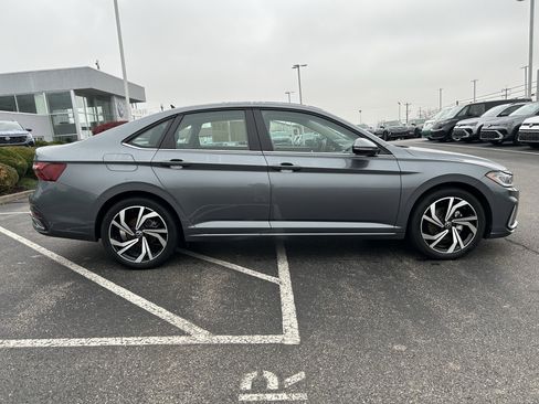 Certified 2025 Volkswagen Jetta SEL image 8