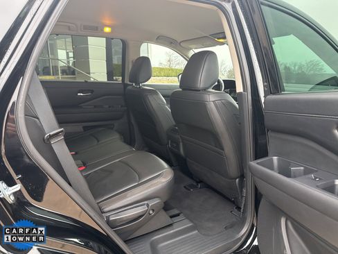 Used 2025 Nissan Pathfinder SL image 28