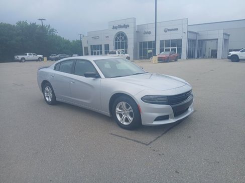 Used 2021 Dodge Charger SXT w/ Blacktop Package RWD image 2