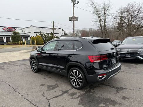 Used 2023 Volkswagen Taos SE w/ Panoramic Sunroof Package AWD/4WD image 5