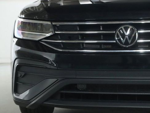 Used 2022 Volkswagen Tiguan SE w/ Panoramic Sunroof Package image 6