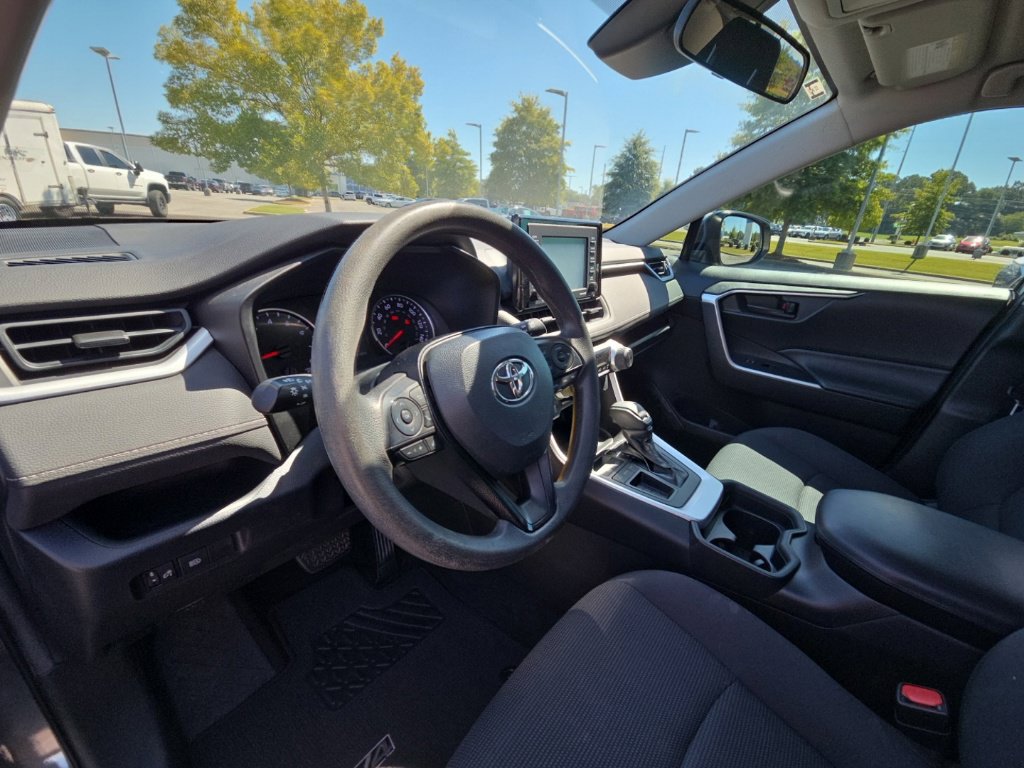 Used 2020 Toyota RAV4 LE FWD image 25