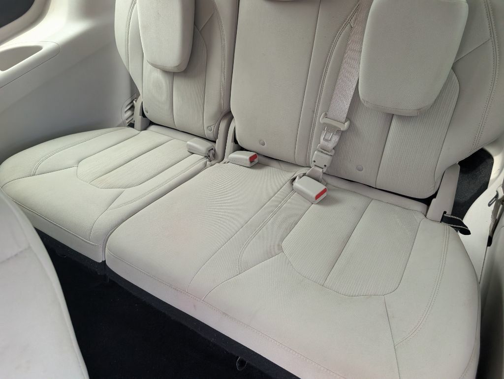 Used 2017 Chrysler Pacifica Touring FWD image 10