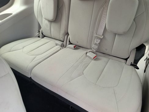 Used 2017 Chrysler Pacifica Touring FWD image 10