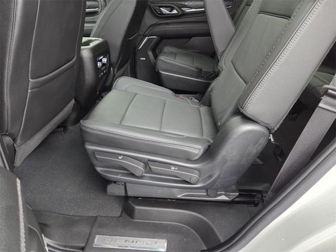 Used 2023 GMC Yukon Denali w/ Advanced Technology Package image 30