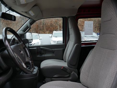 Used 2017 GMC Savana 2500 image 9