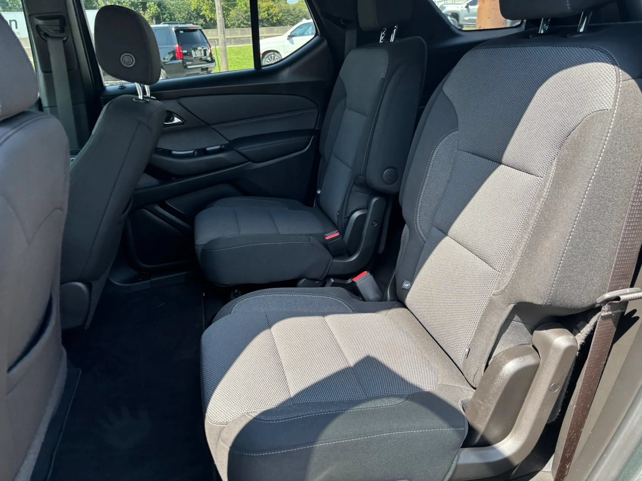 Used 2022 Chevrolet Traverse LT FWD image 14