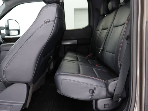 Used 2023 Ford F350 Lariat w/ Chrome Package image 8