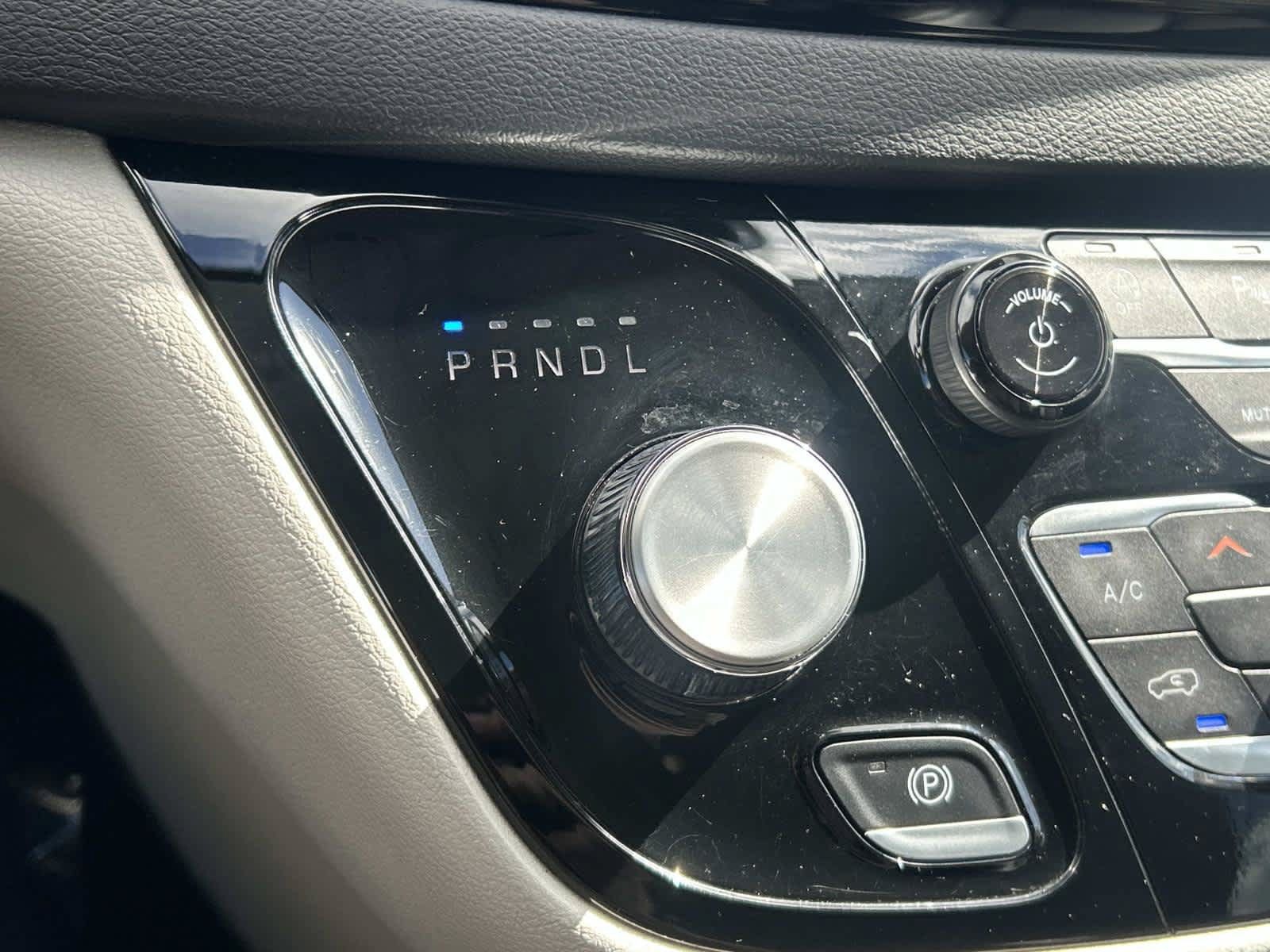 Used 2024 Chrysler Pacifica Touring-L FWD image 33