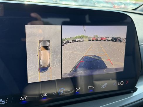 New 2026 Chevrolet Traverse LT w/ Enhanced Driving Package image 23