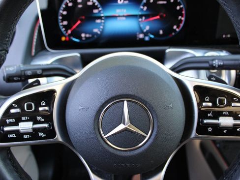 Used 2021 Mercedes-Benz GLB 250 4MATIC w/ Premium Package image 10