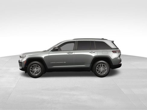 New 2025 Jeep Grand Cherokee 4WD image 3
