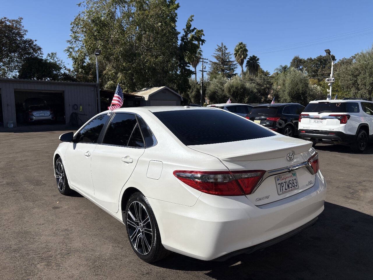 Used 2016 Toyota Camry SE FWD image 6