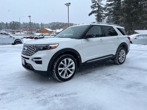 Used 2023 Ford Explorer Platinum w/ Technology Package image 3