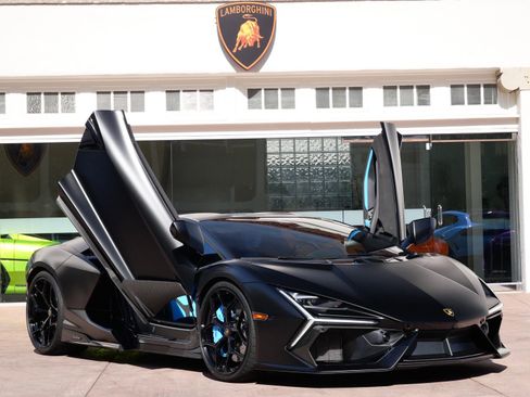 Used 2025 Lamborghini Revuelto AWD/4WD image 18