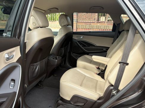 Used 2017 Hyundai Santa Fe Limited FWD image 7