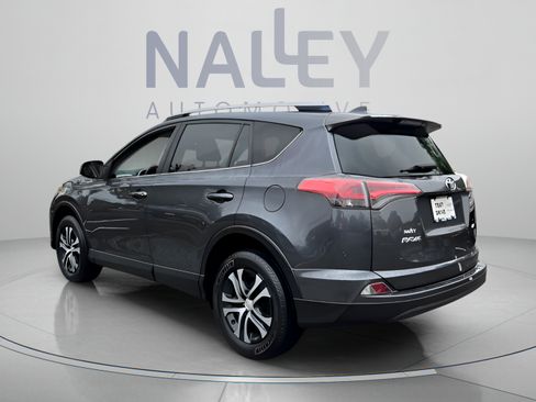 Used 2017 Toyota RAV4 LE FWD image 3
