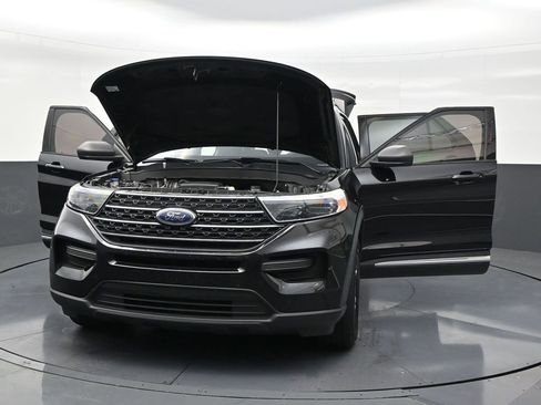 Used 2021 Ford Explorer XLT image 33