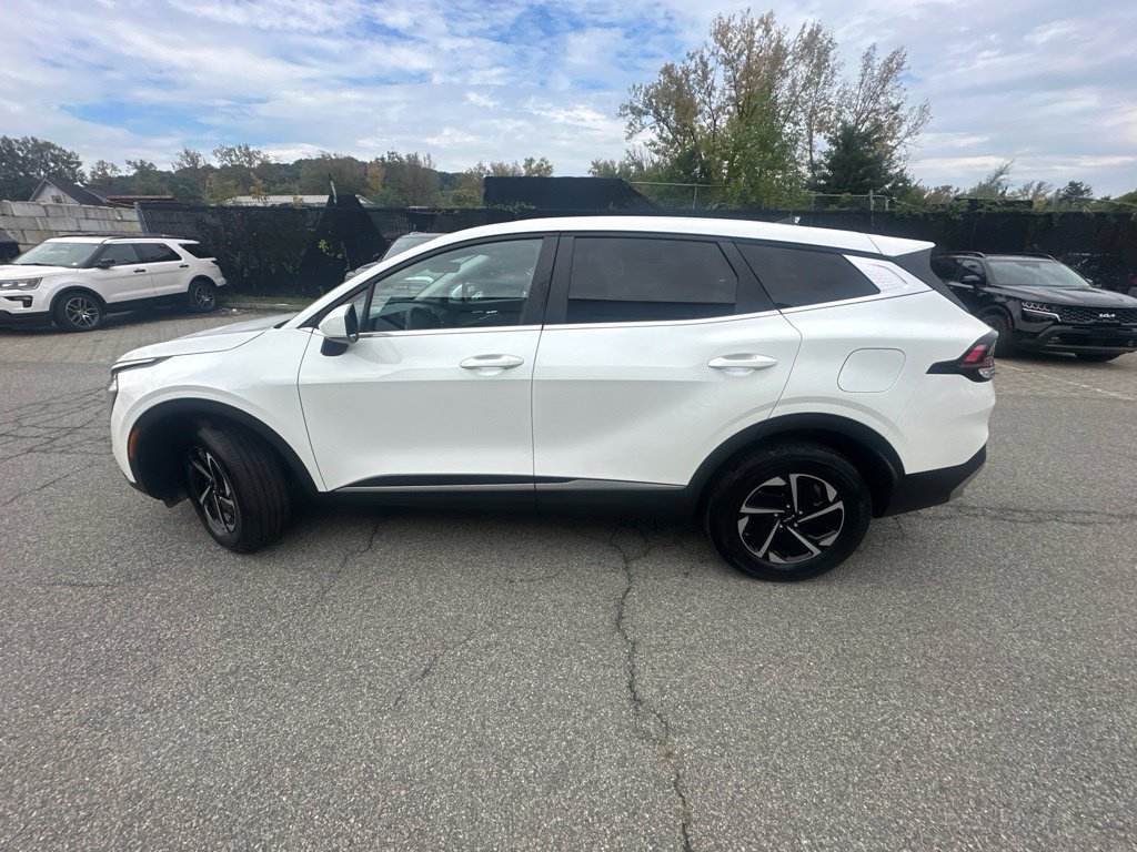 Used 2023 Kia Sportage LX AWD/4WD image 3