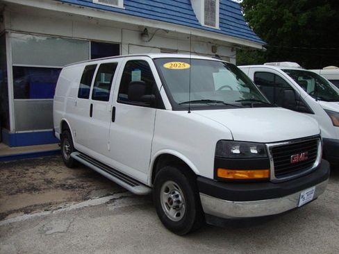 Used 2025 GMC Savana 2500 w/ Driver Convenience Package RWD image 1
