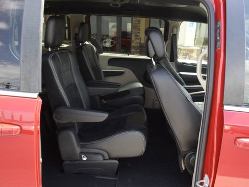Used 2015 Dodge Grand Caravan SXT image 43
