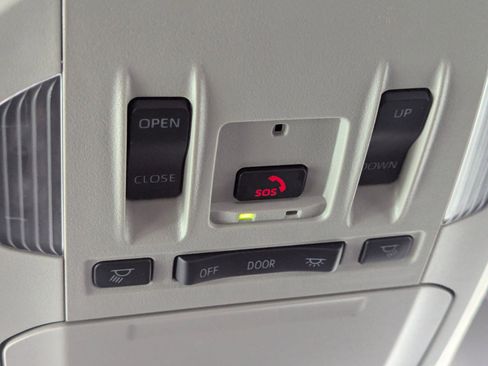 Used 2024 Toyota Highlander XLE image 28