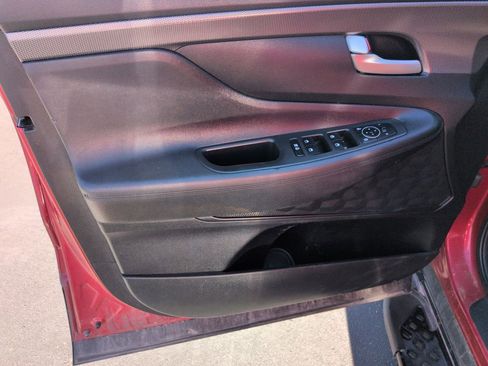 Used 2019 Hyundai Santa Fe SE image 11